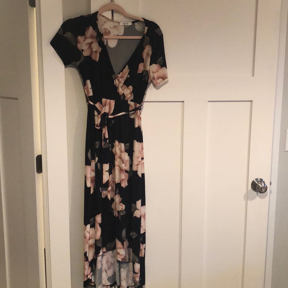 Adorable maternity dress